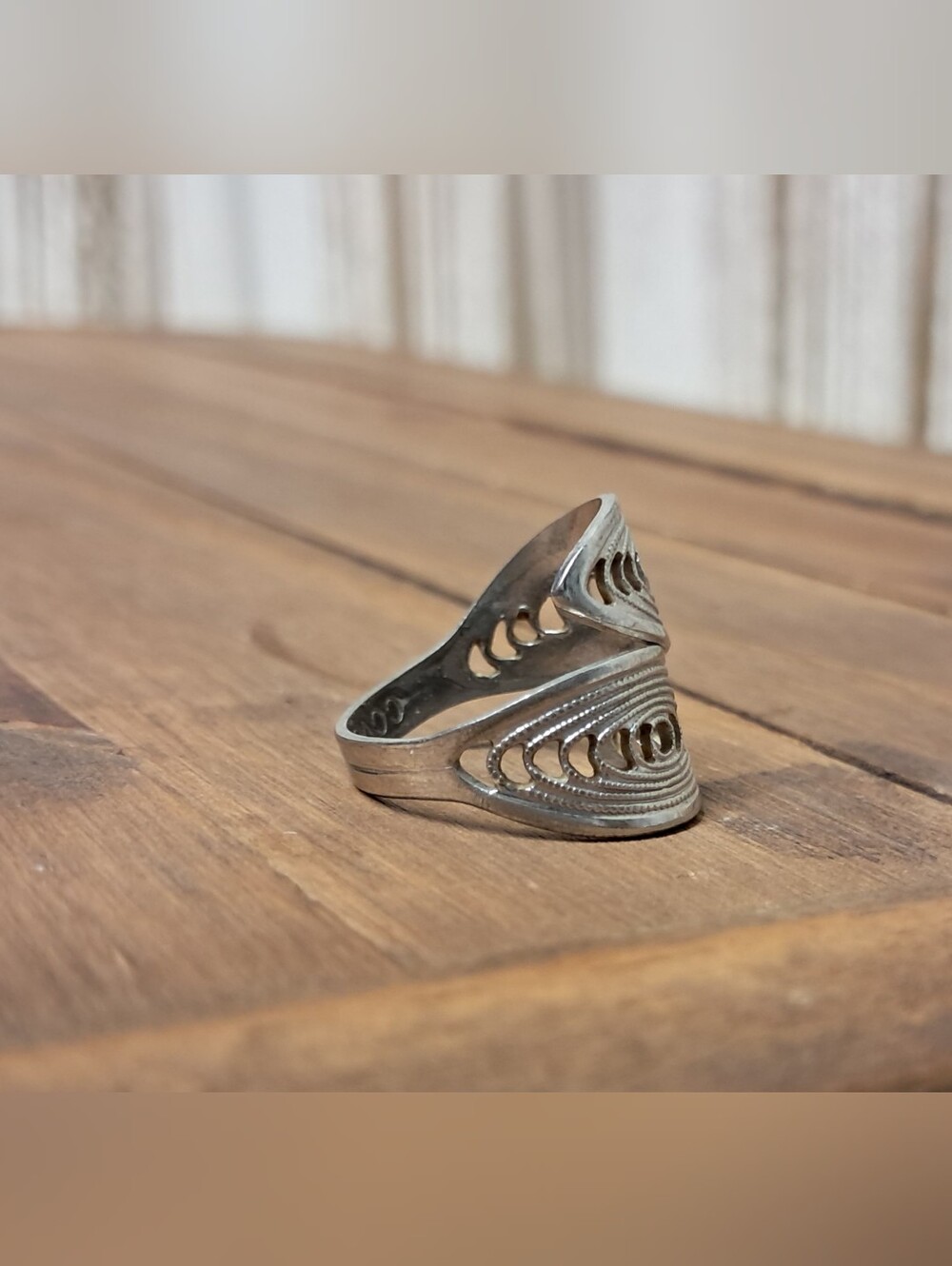 Vintage Sarah Coventry Caress Ring Silver Tone Filigree Bypass Wrap Adjustable - Picture 2 of 4